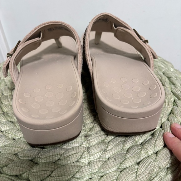 Vionic Capitola Tan Taupe Suede Micro Stud Slip On Comfort Thong Sandals - Picture 7 of 9